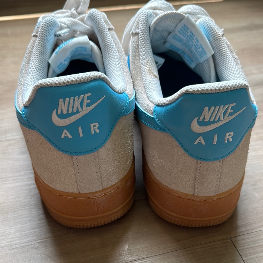 Nike Air White and Blue Sneakers with Brown Sole - Picture 4 of 7